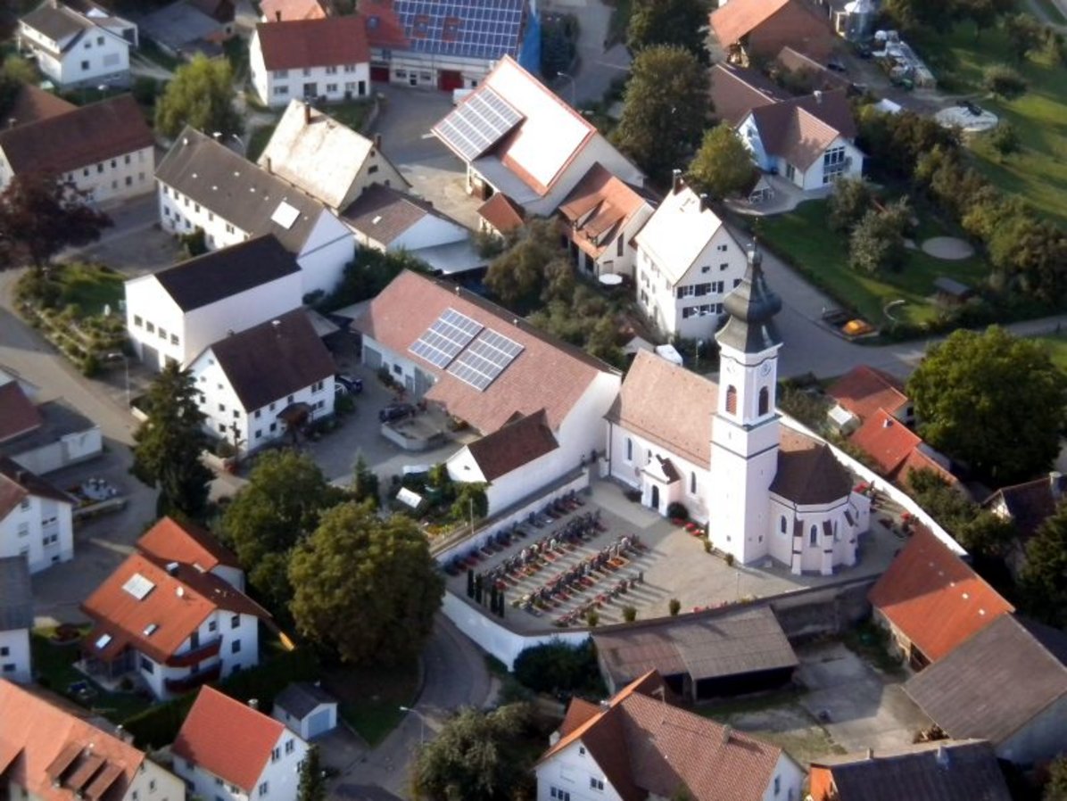 Luftaufnahme katholische Kirche